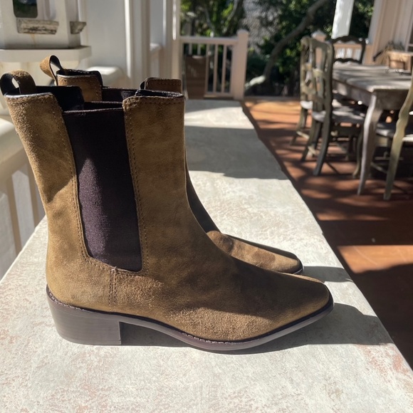 NWOB Tory Burch Medallion Chelsea Ankle Boot - Suede River Rock - Sz 7.5M - Picture 12 of 13